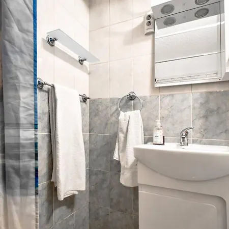 Apartment One Bedroom With Wifi At
